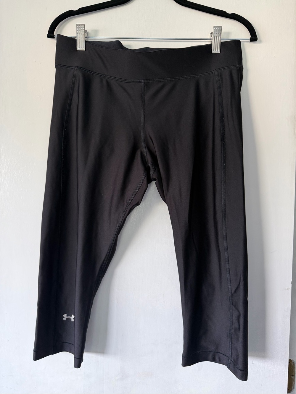 Women's Under Armour Heatgear Compression Capri Leggings. Size L.